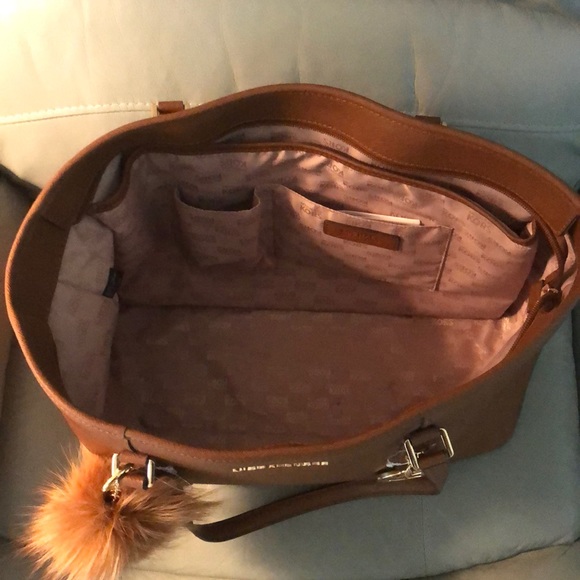 Micheal Kors Bag - Picture 2 of 3